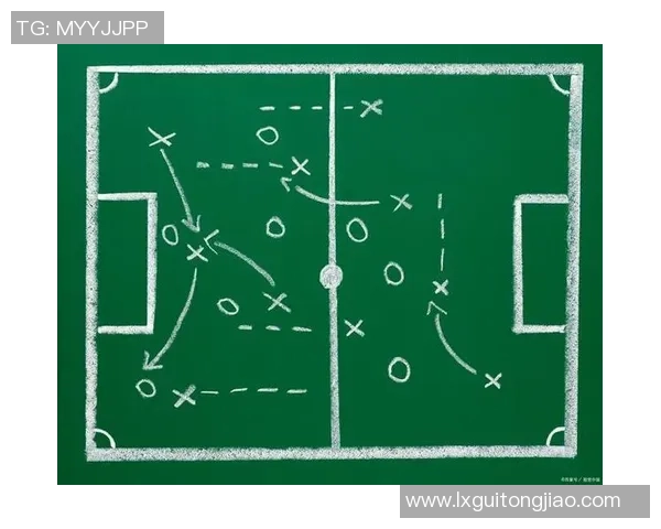 南京足球队战术解析与对手比较的深度剖析与启示 南京足球队战术解析与对手比较的深度剖析与启示