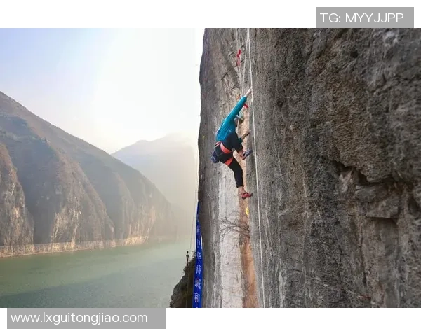 重庆攀岩队包夹战术深度解析与实战应用探讨 重庆攀岩队包夹战术深度解析与实战应用探讨